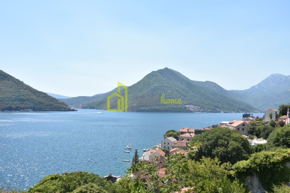 Plac 1065m2, Perast
